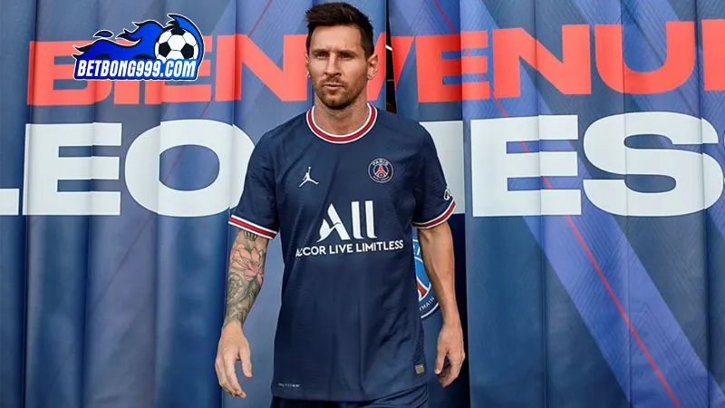 Messi bất đồng với Paris Saint-Germain